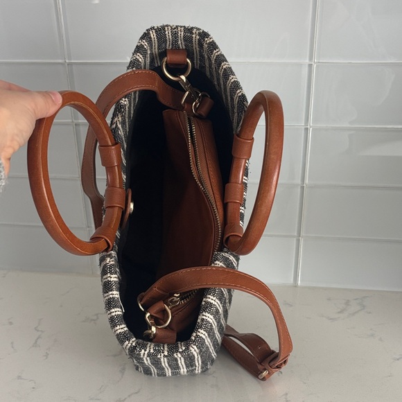 Antik Kraft Black and White Striped Shoulder Bag with Brown Handles - Picture 2 of 7